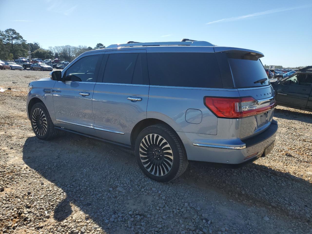 2019 Lincoln Navigator - Image 2