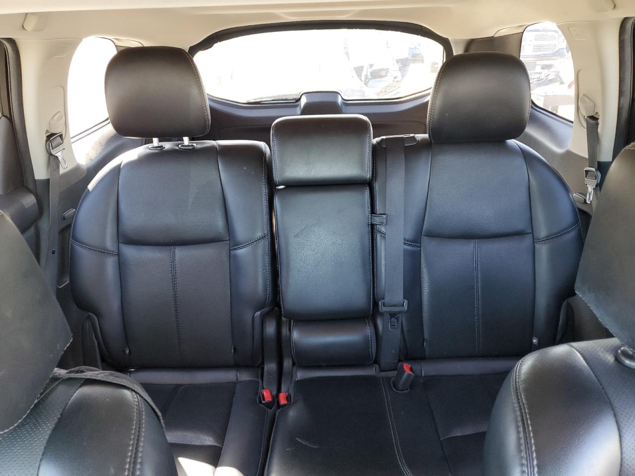 2015 Nissan Pathfinder - Image 10