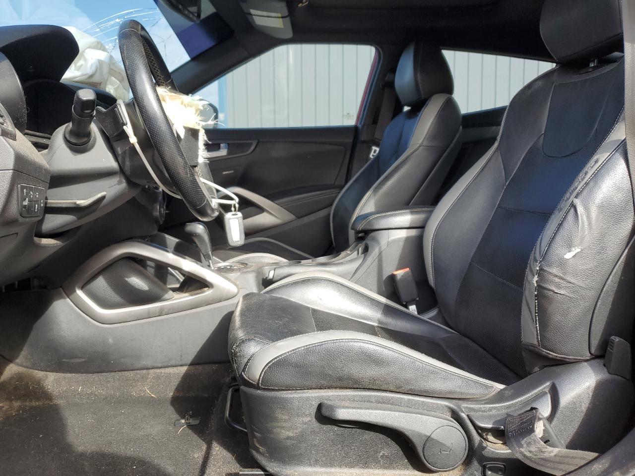 2016 Hyundai Veloster - Image 7