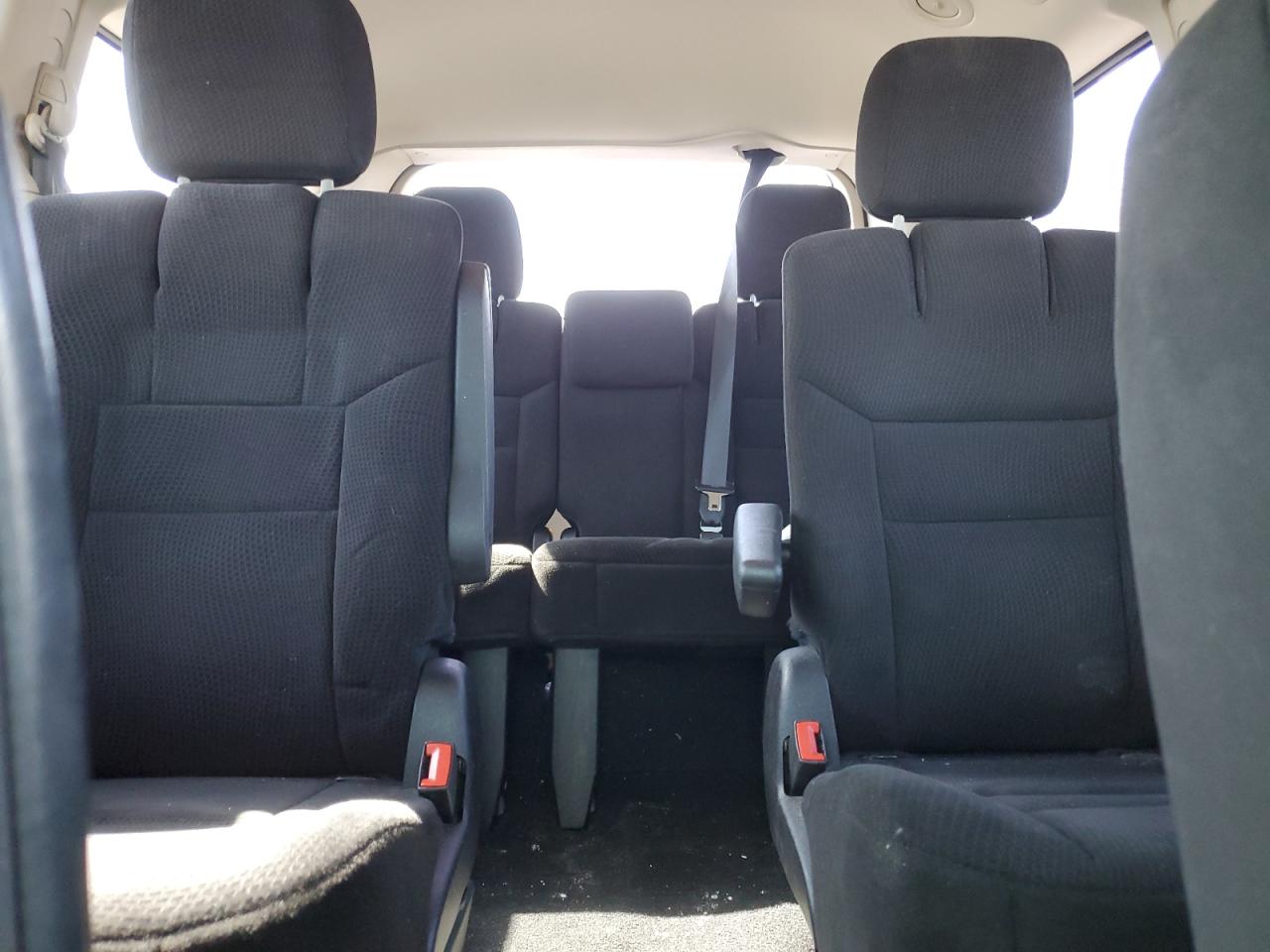 2016 Dodge Caravan - Image 10