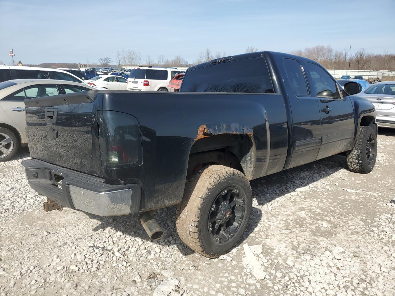 2011 Chevrolet Silverado - Image 3