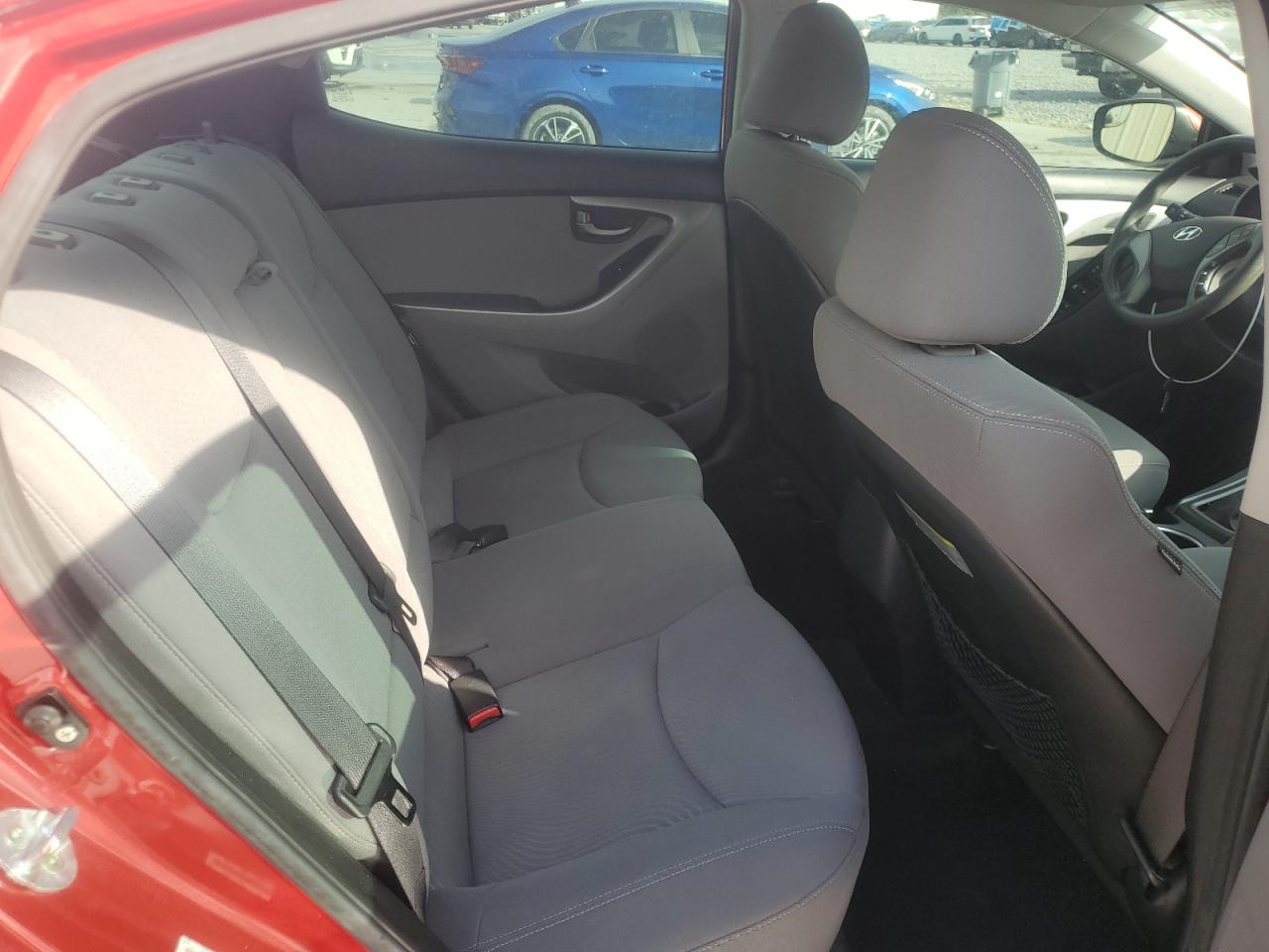 2014 Hyundai Elantra - Image 11