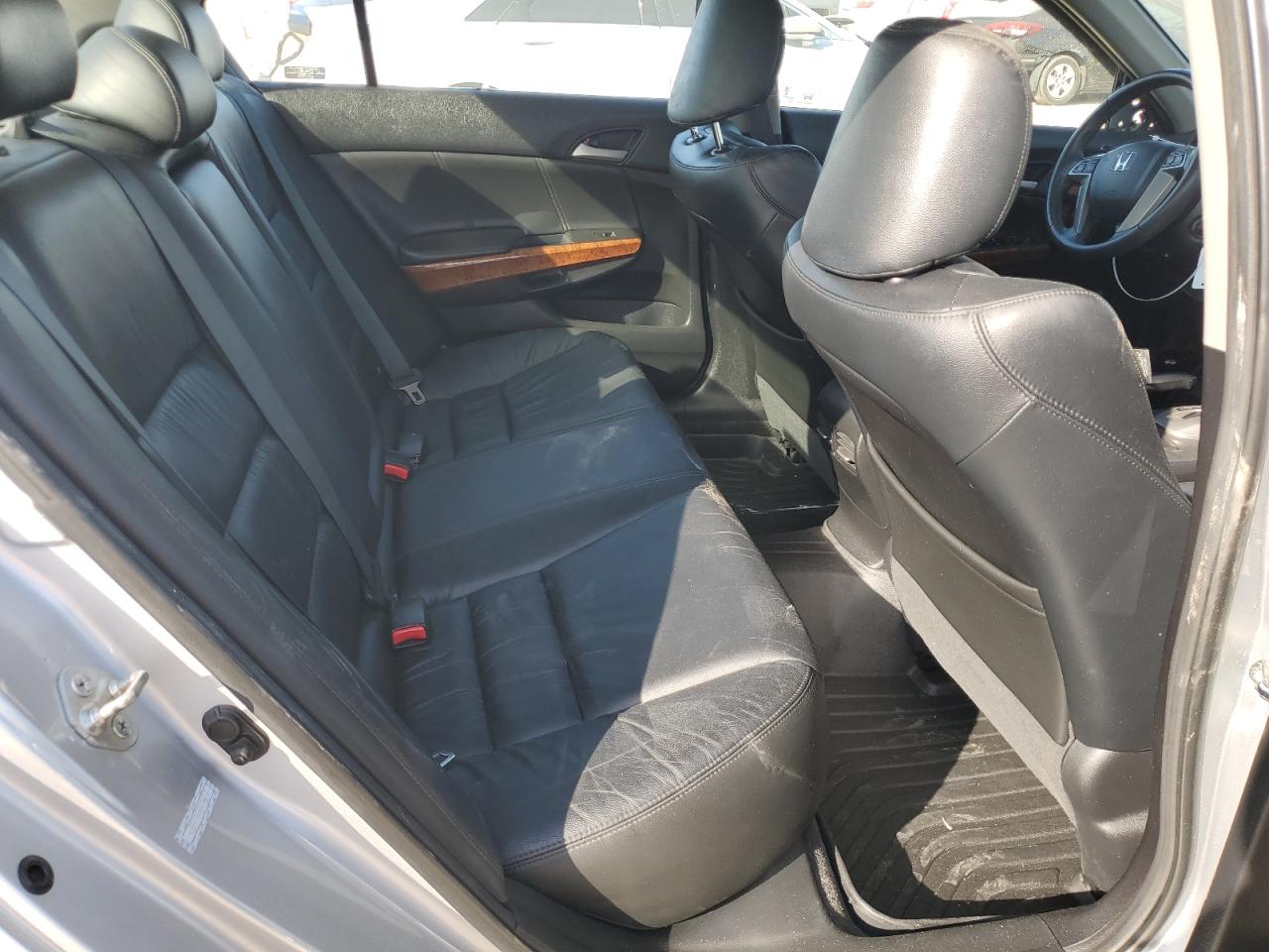 2012 Honda Accord - Image 10