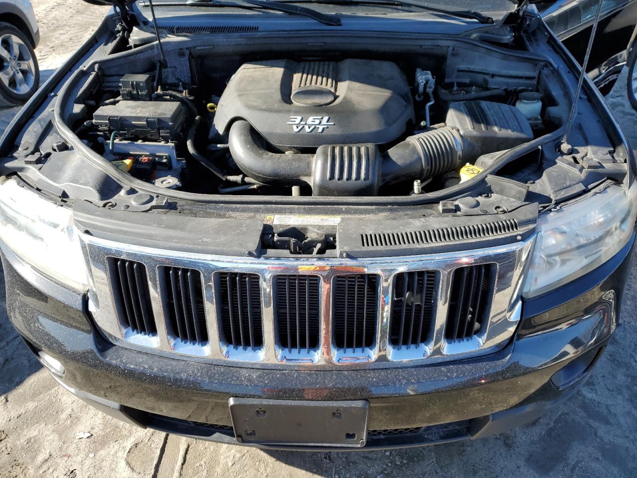 2013 Jeep Grand Cherokee - Image 12