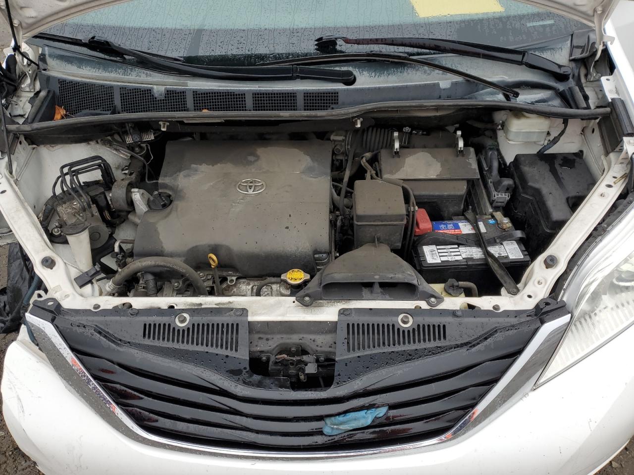 2012 Toyota Sienna - Image 14