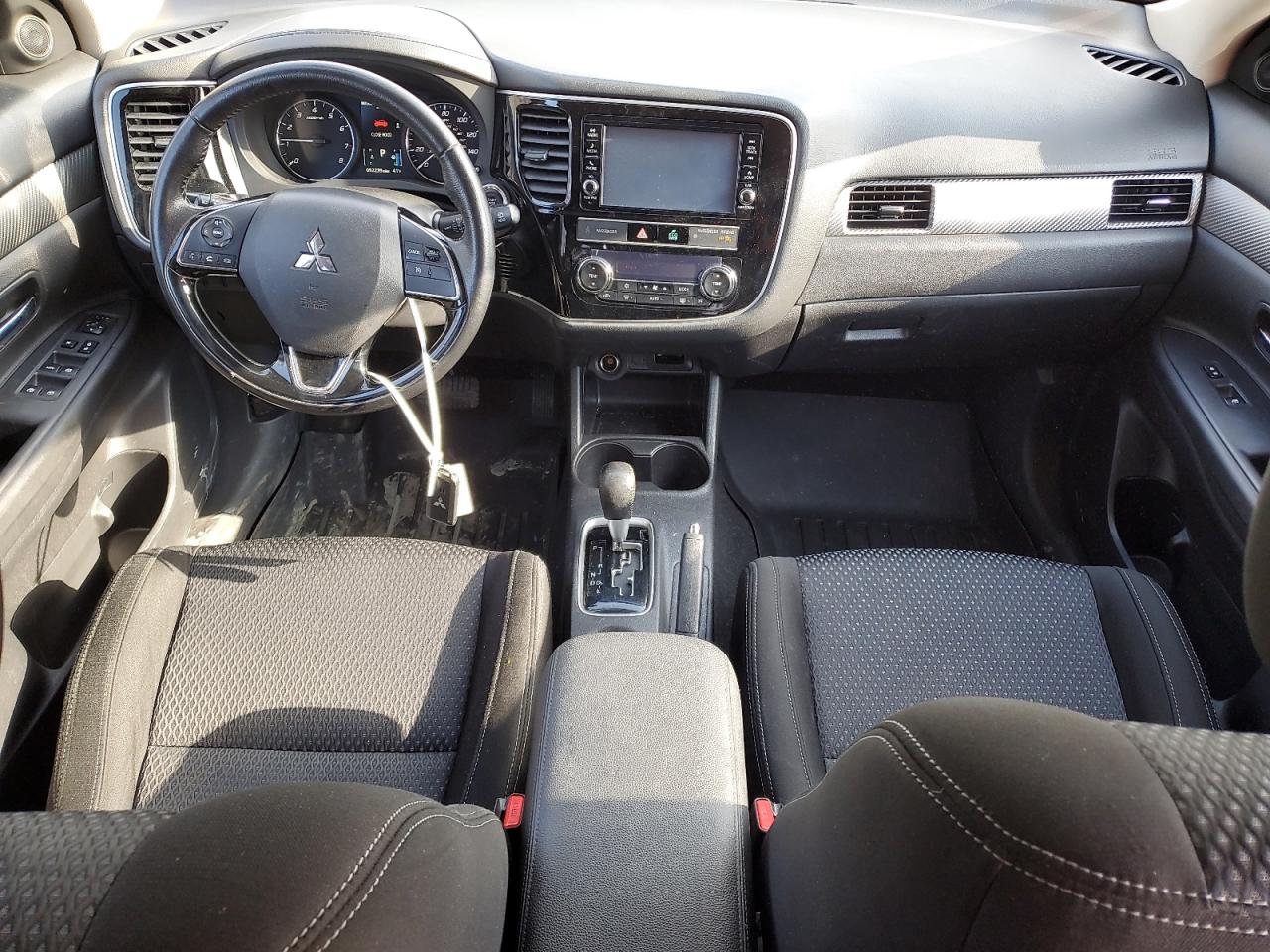 2016 Mitsubishi Outlander - Image 8