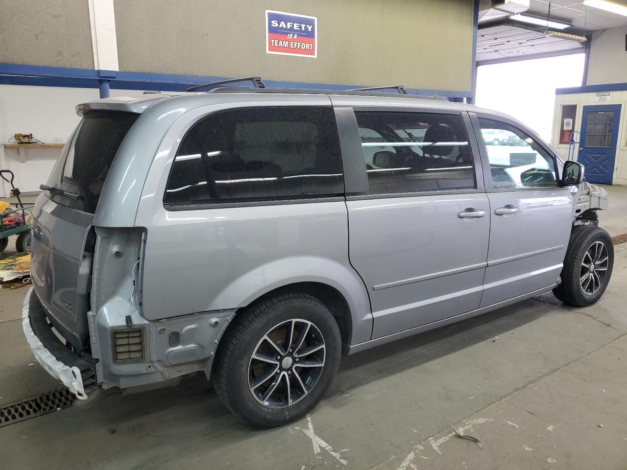 2016 Dodge Caravan - Image 3