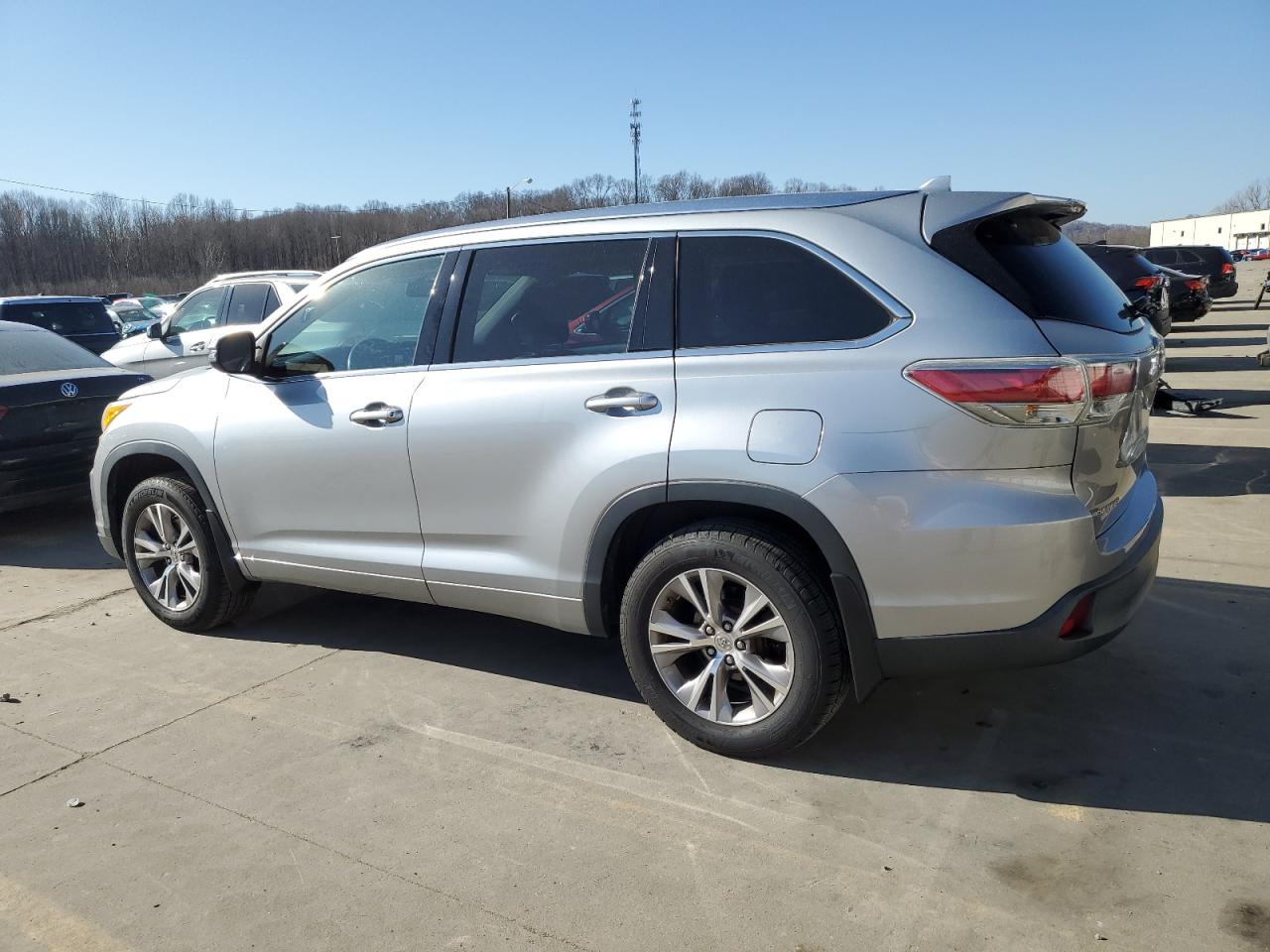 2014 Toyota Highlander - Image 2