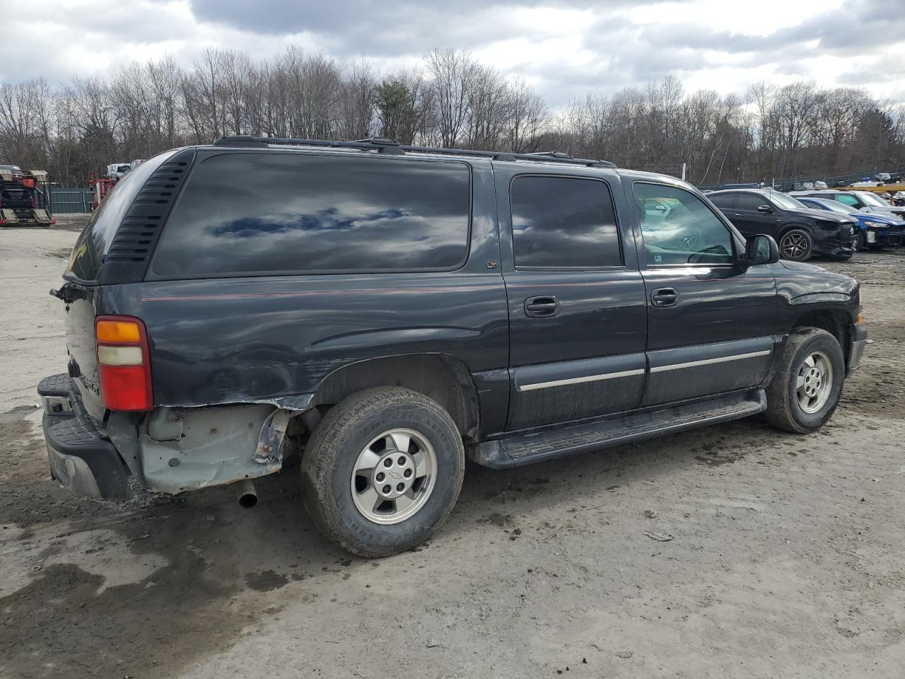 2003 Chevrolet Suburban - Image 3