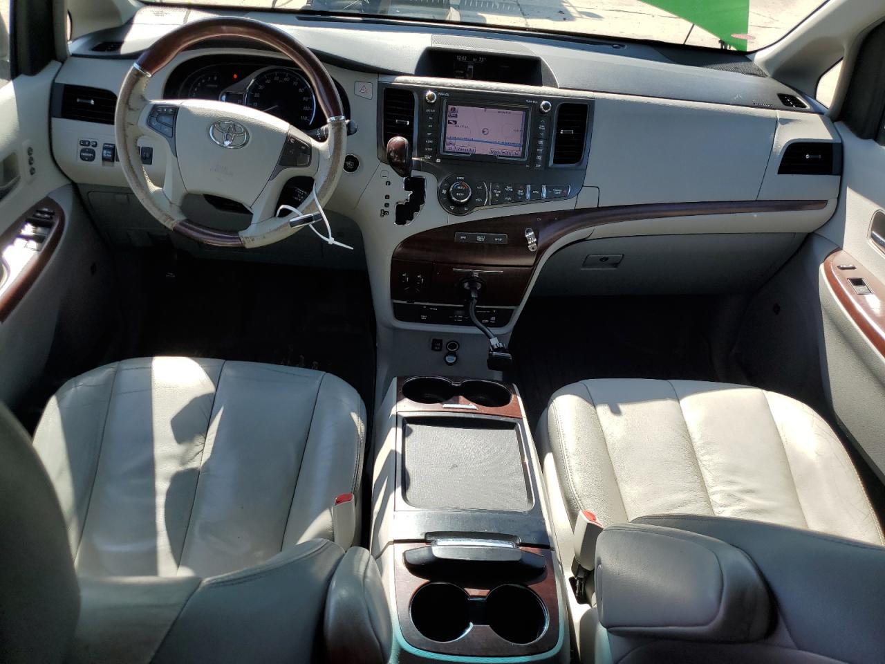 2011 Toyota Sienna - Image 8