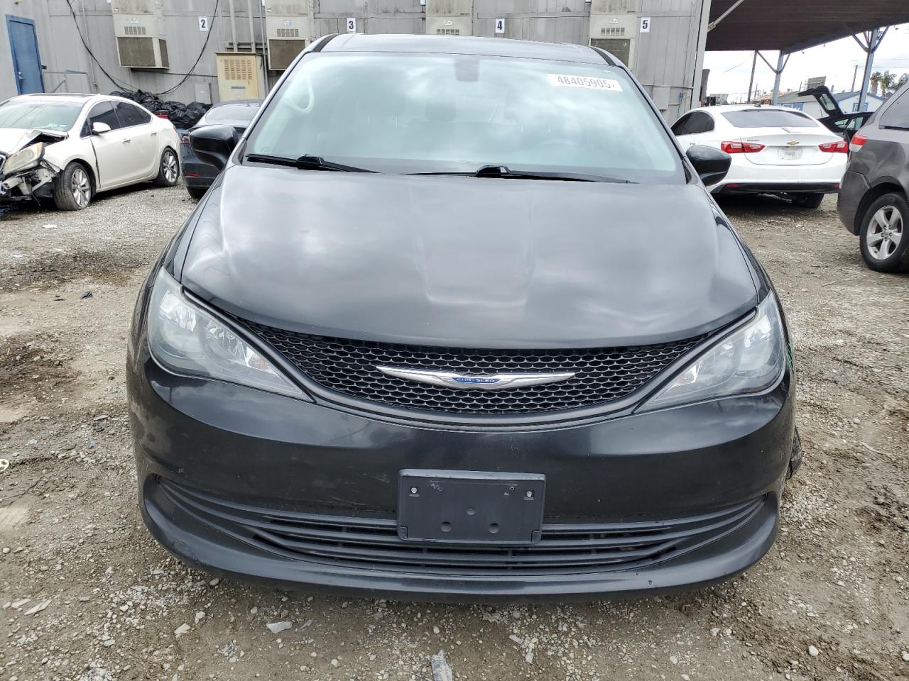 2018 Chrysler Pacifica - Image 5