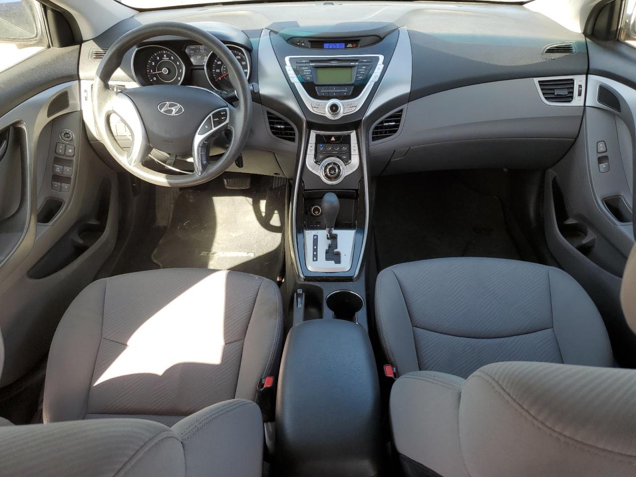 2012 Hyundai Elantra - Image 8