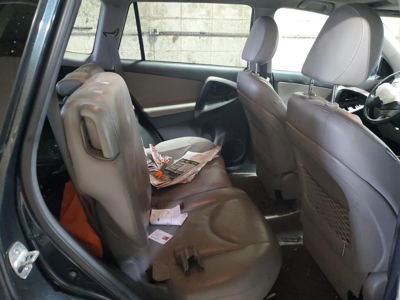 2011 Toyota RAV 4 - Image 12