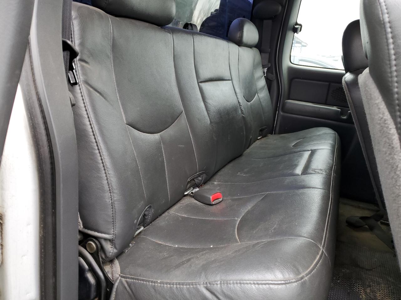 2005 Chevrolet Silverado - Image 10