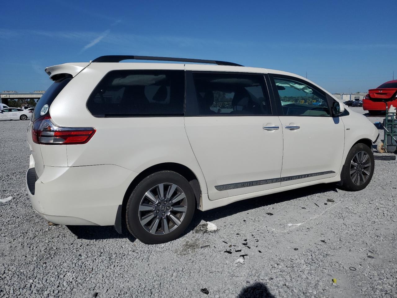2020 Toyota Sienna - Image 3
