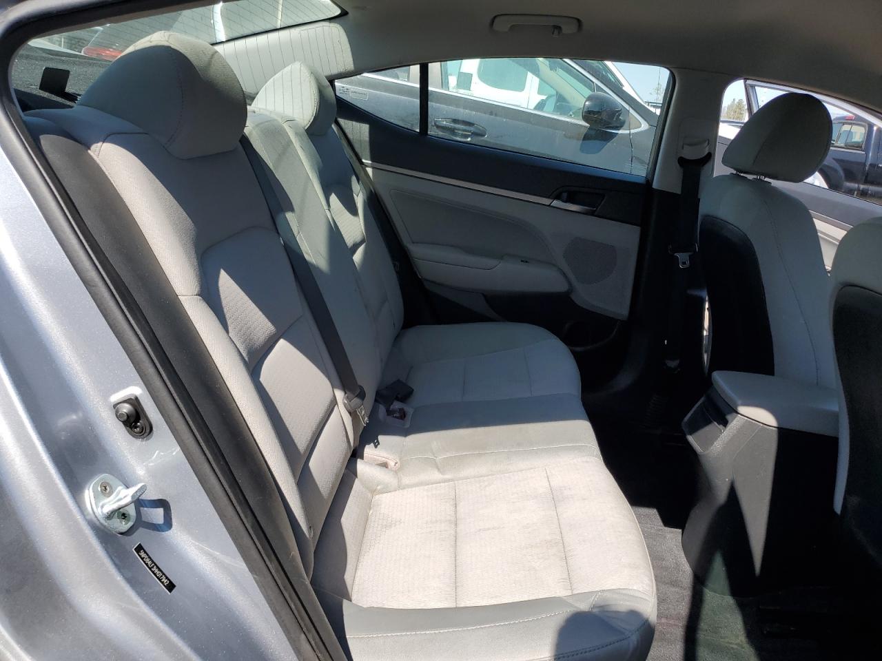 2017 Hyundai Elantra - Image 11