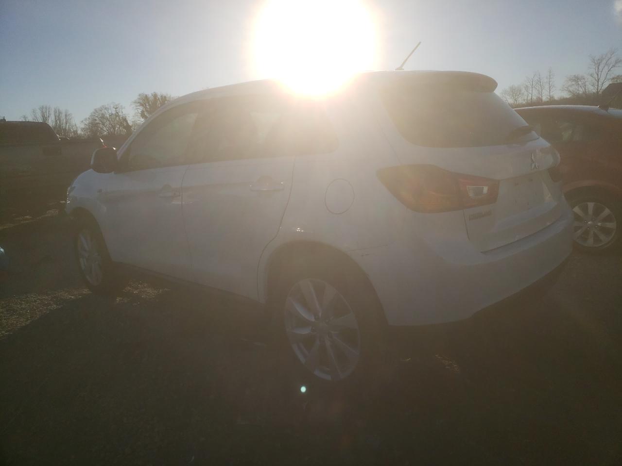 2014 Mitsubishi Outlander - Image 2