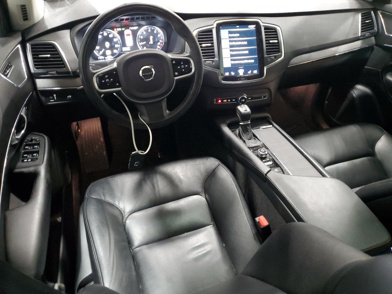 2020 Volvo XC90 - Image 8