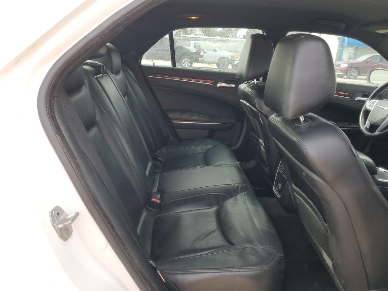 2012 Chrysler 300 - Image 10