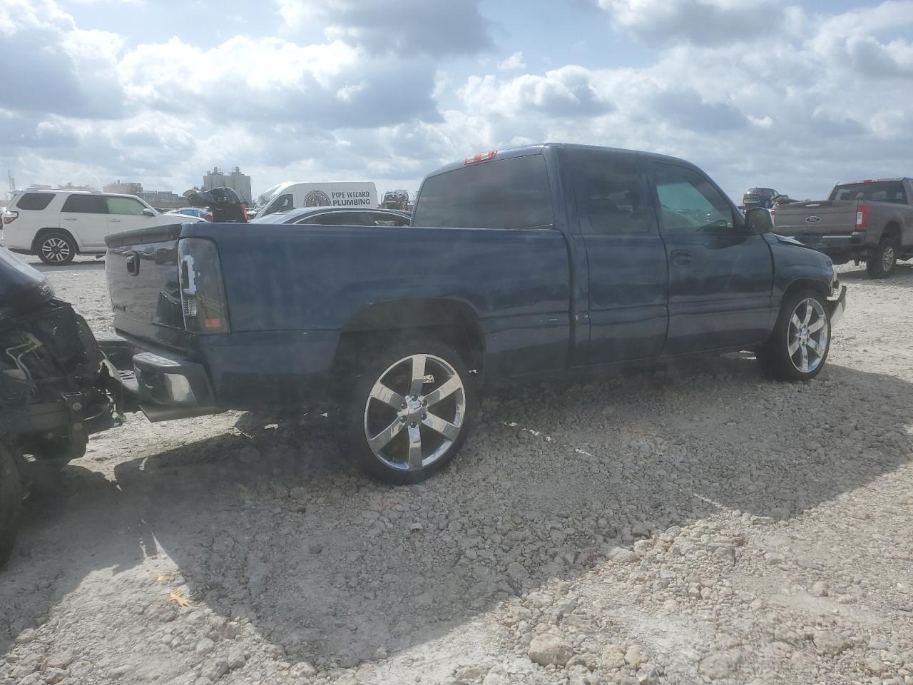 2000 Chevrolet Silverado - Image 3