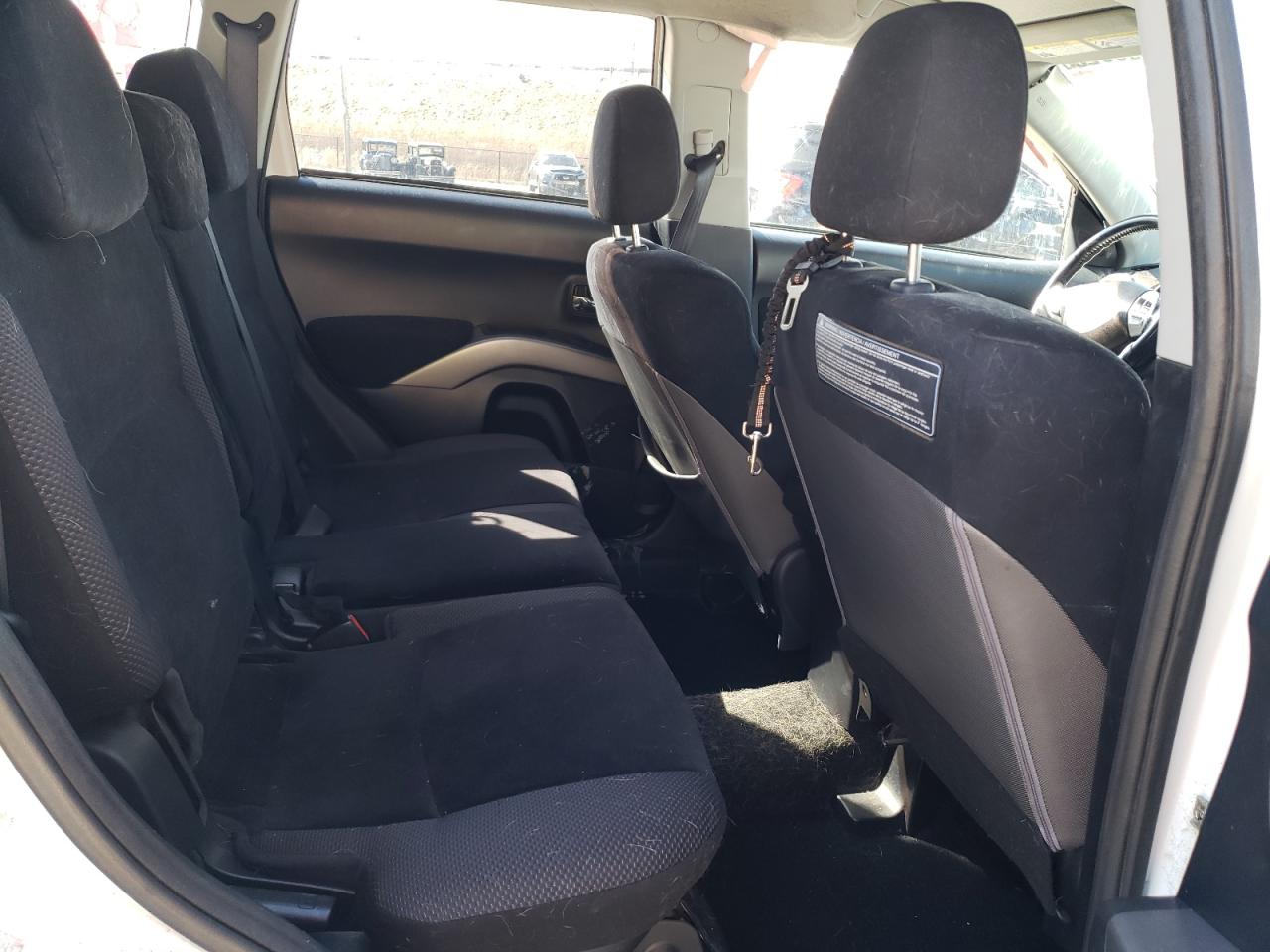 2010 Mitsubishi Outlander - Image 12