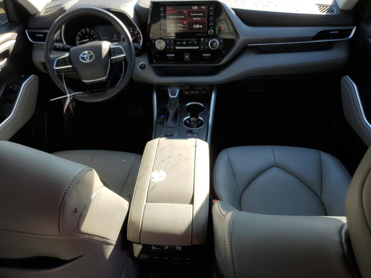2021 Toyota Highlander - Image 8