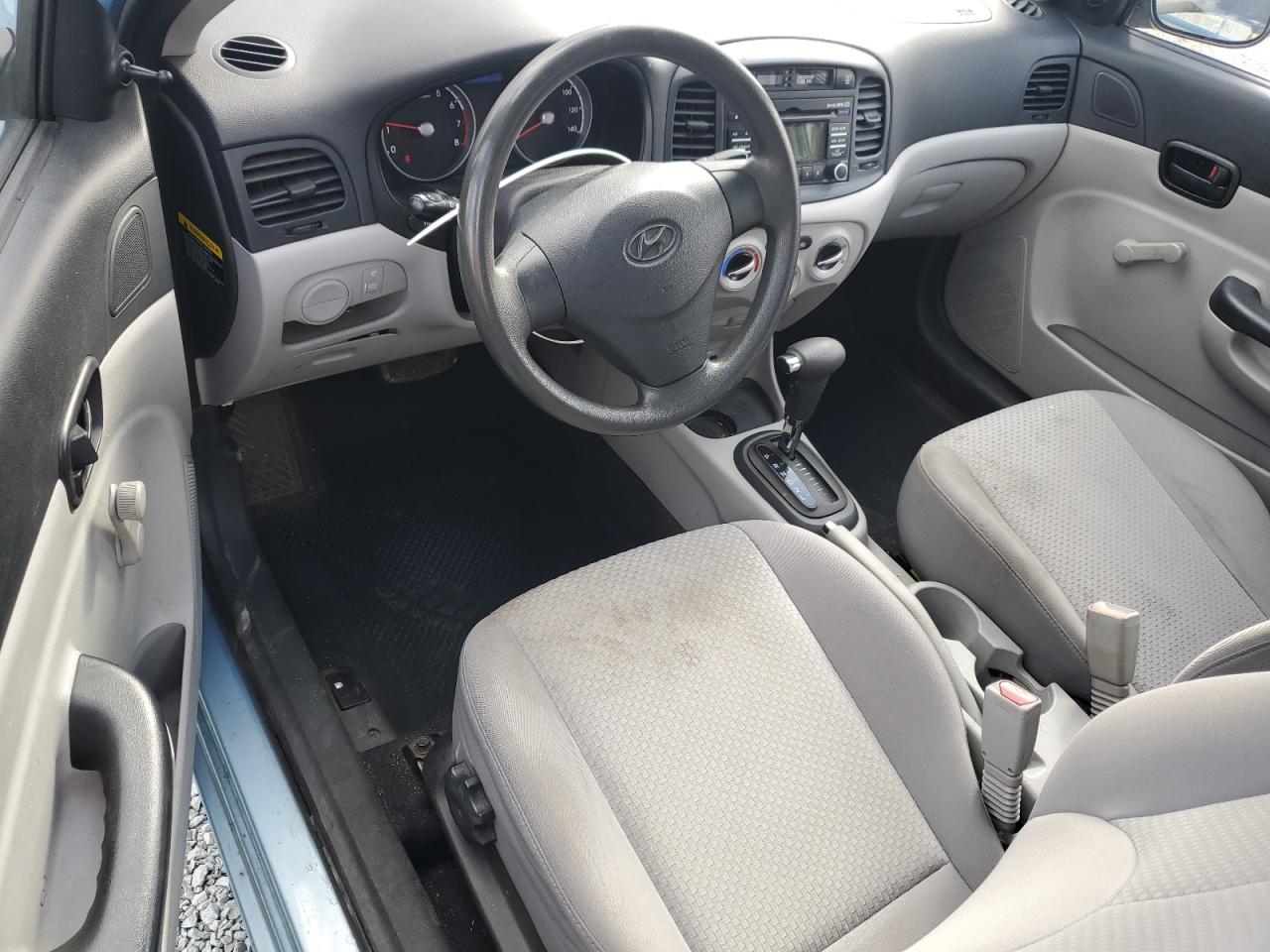2011 Hyundai Accent - Image 8