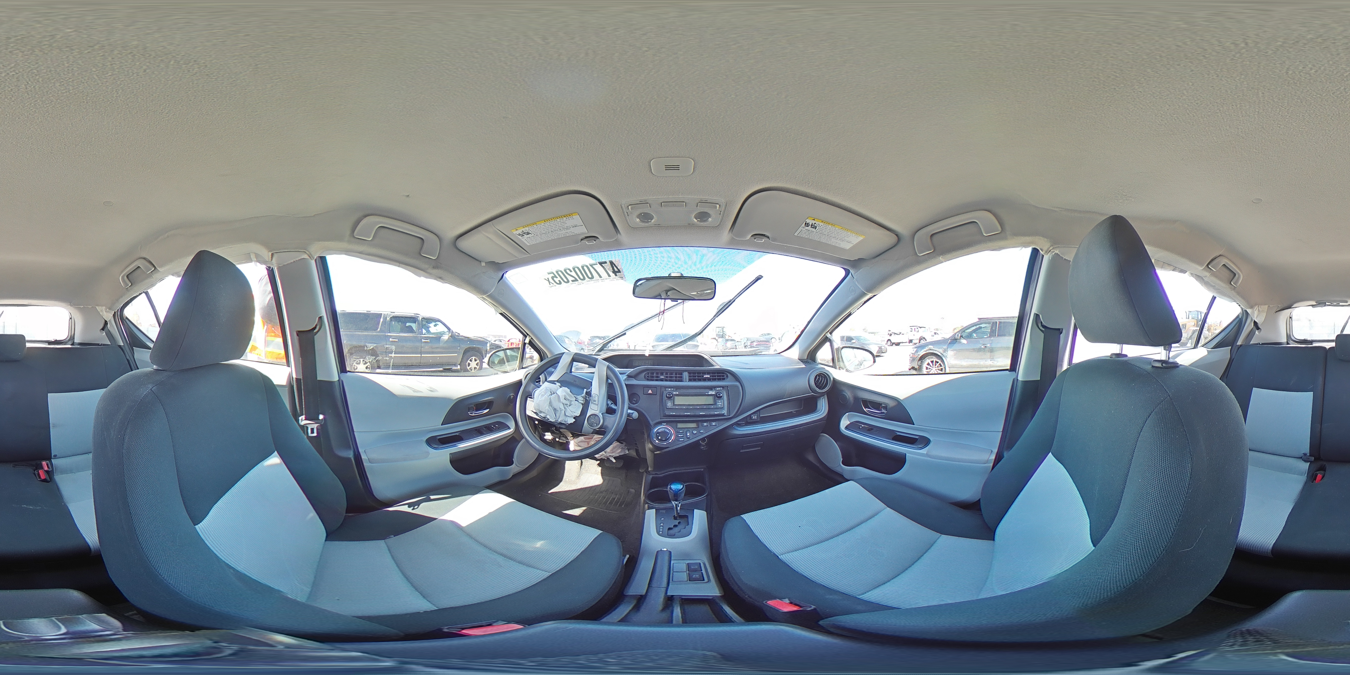 2013 Toyota Prius - Image 13