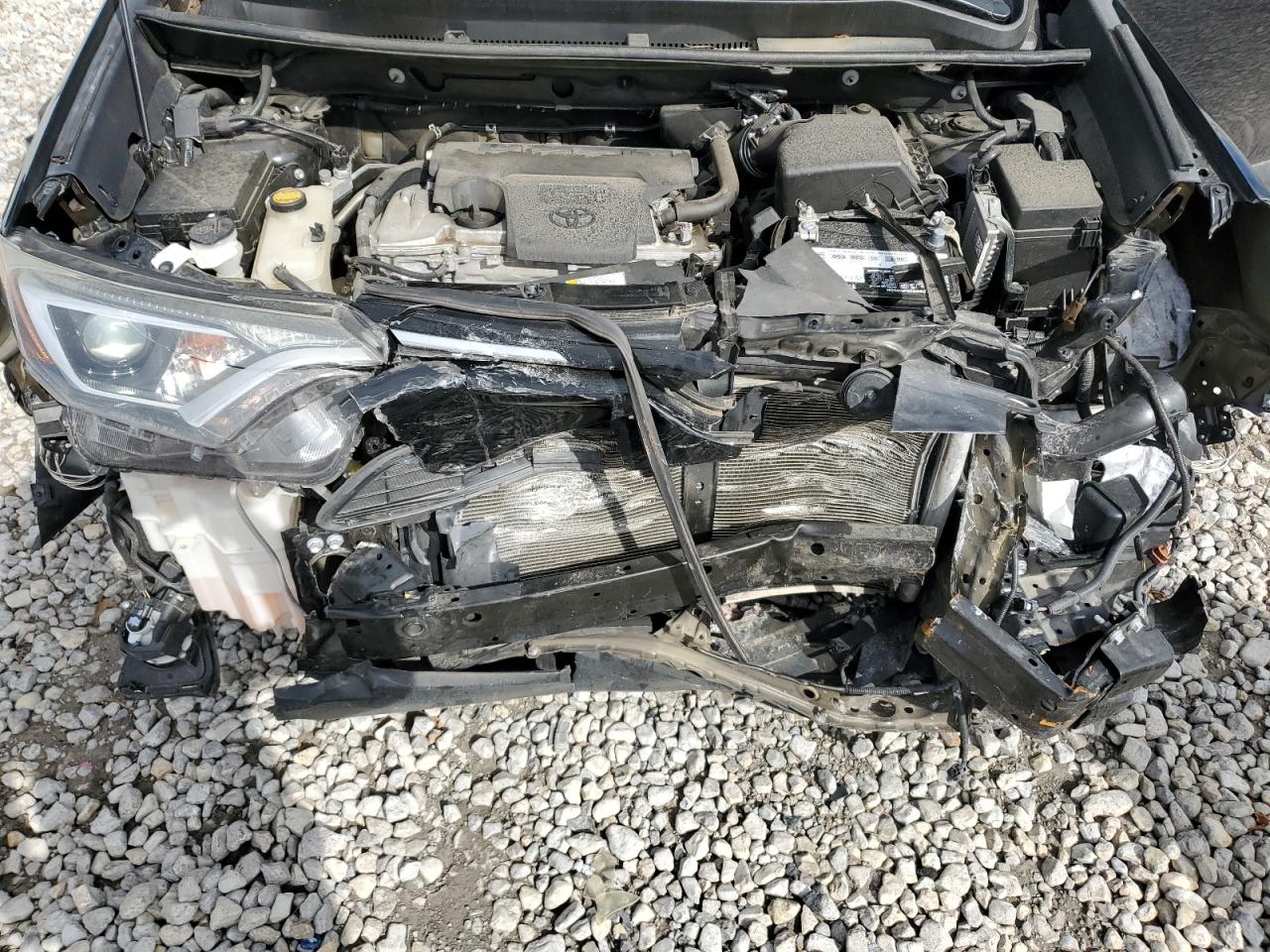 2017 Toyota RAV 4 - Image 12