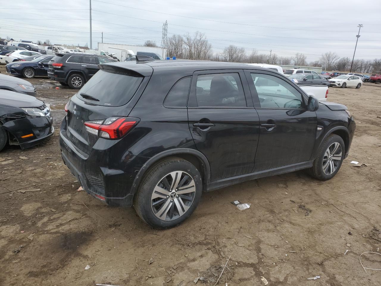 2024 Mitsubishi Outlander - Image 3