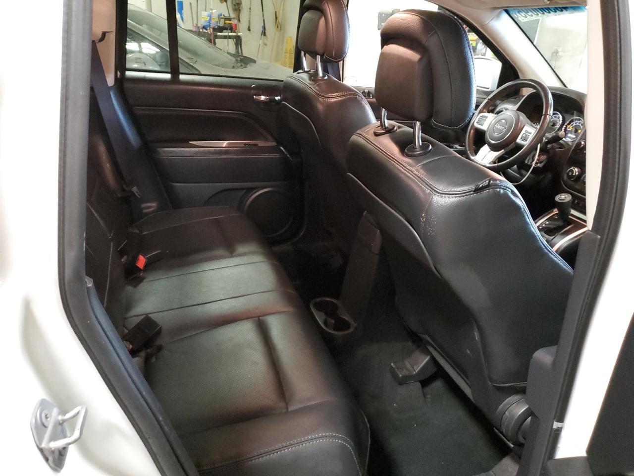 2016 Jeep Compass - Image 11