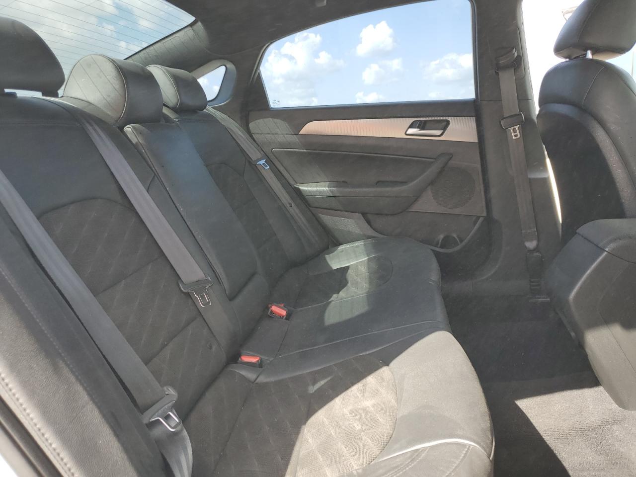 2018 Hyundai Sonata - Image 11