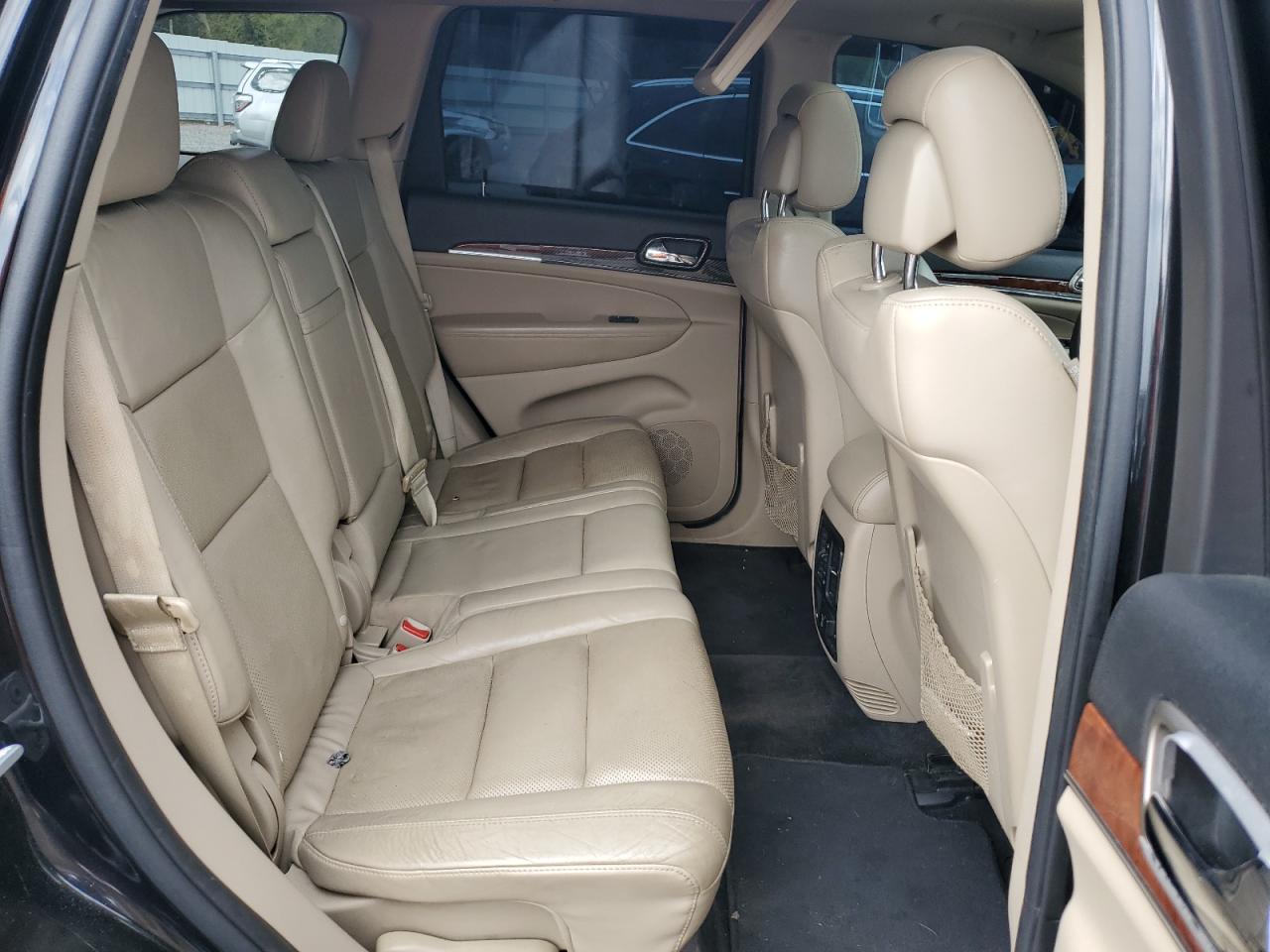 2012 Jeep Grand Cherokee - Image 11