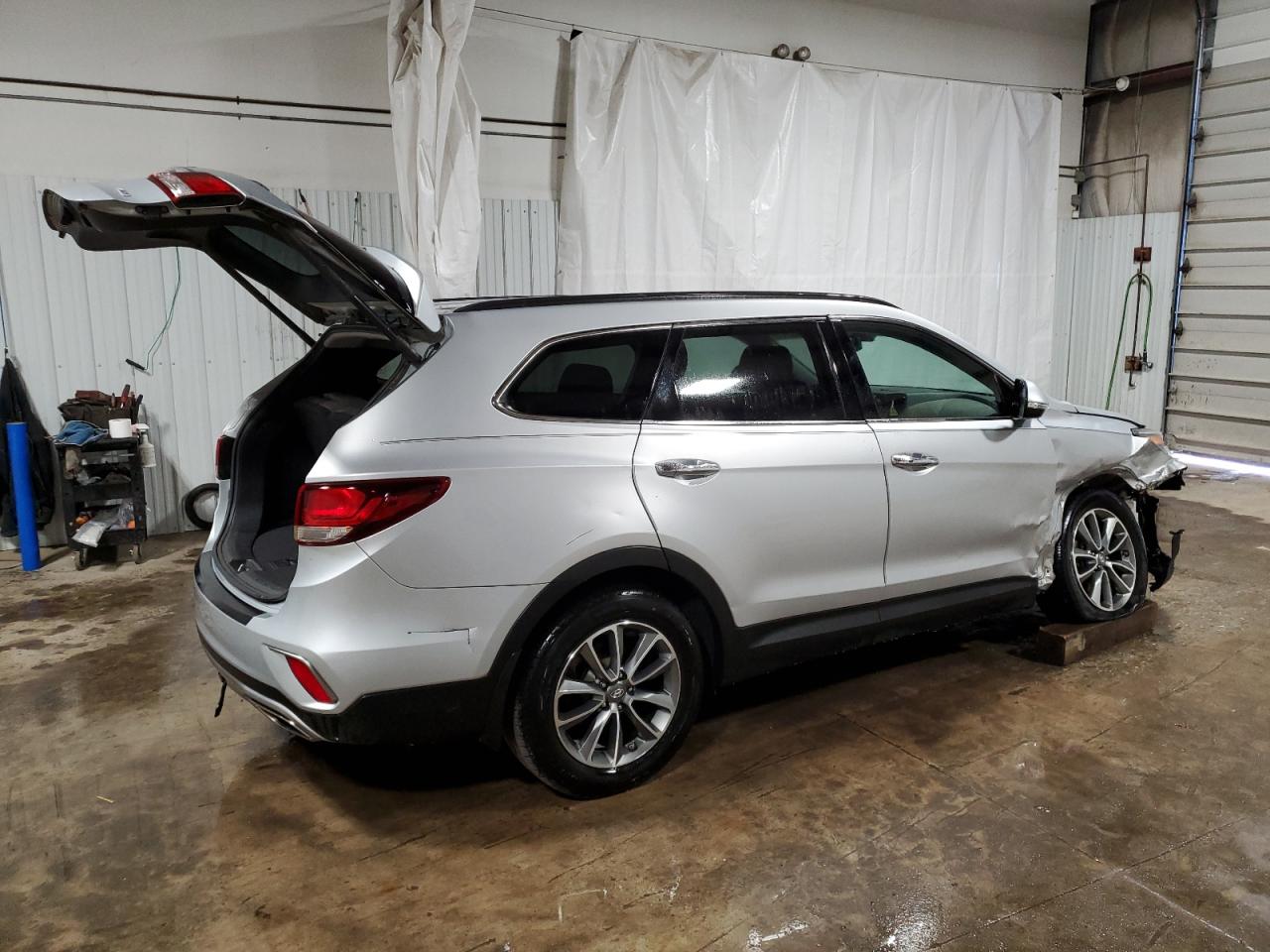 2018 Hyundai Santa Fe - Image 3
