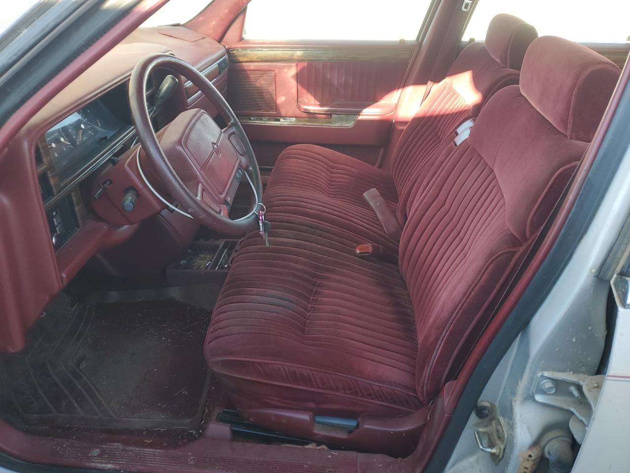 1992 Chrysler New Yorker C-Body Salon VIN: 1C3XC66R4ND782435 Lot: 50000075
