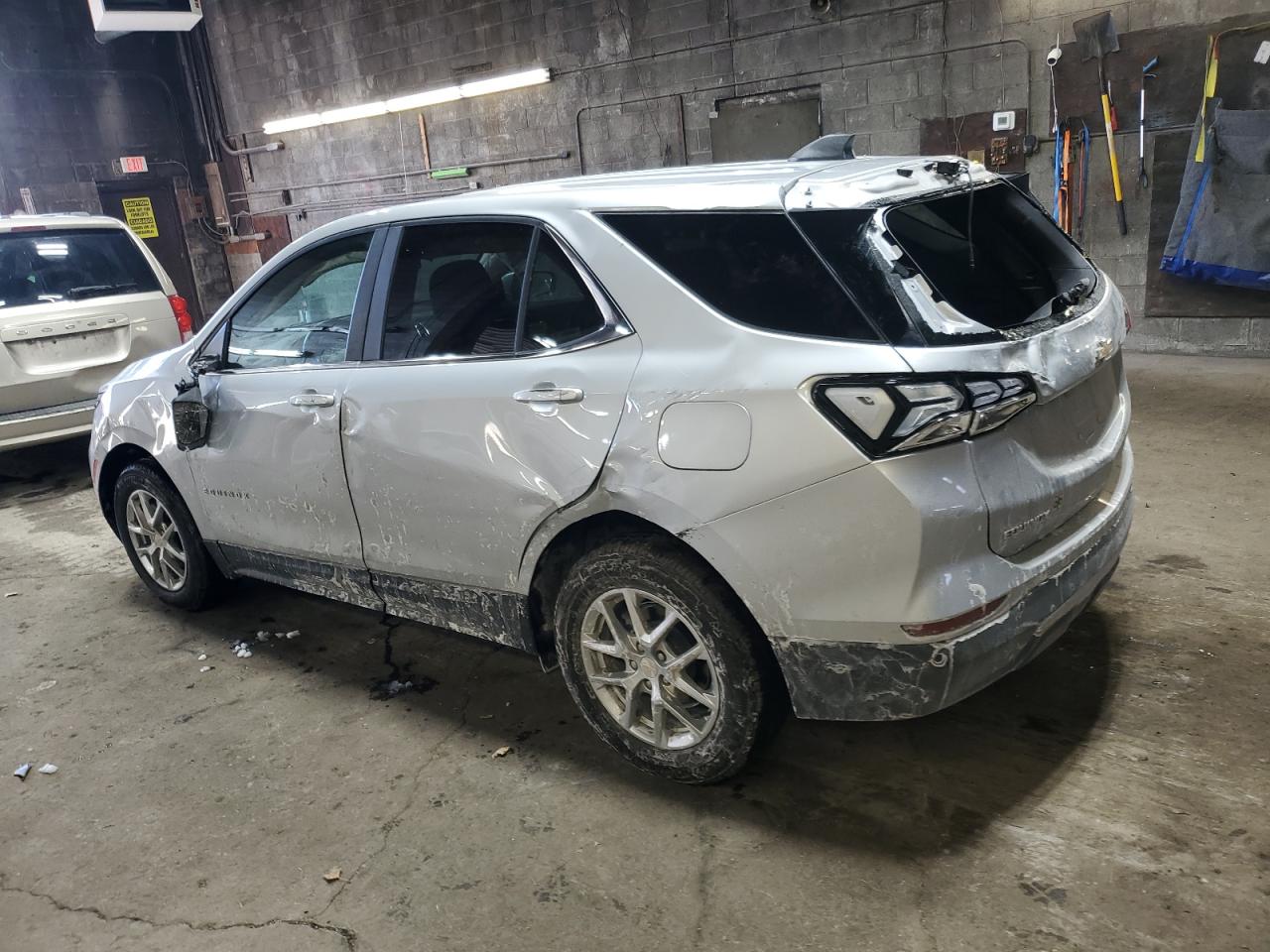 2022 Chevrolet Equinox - Image 2
