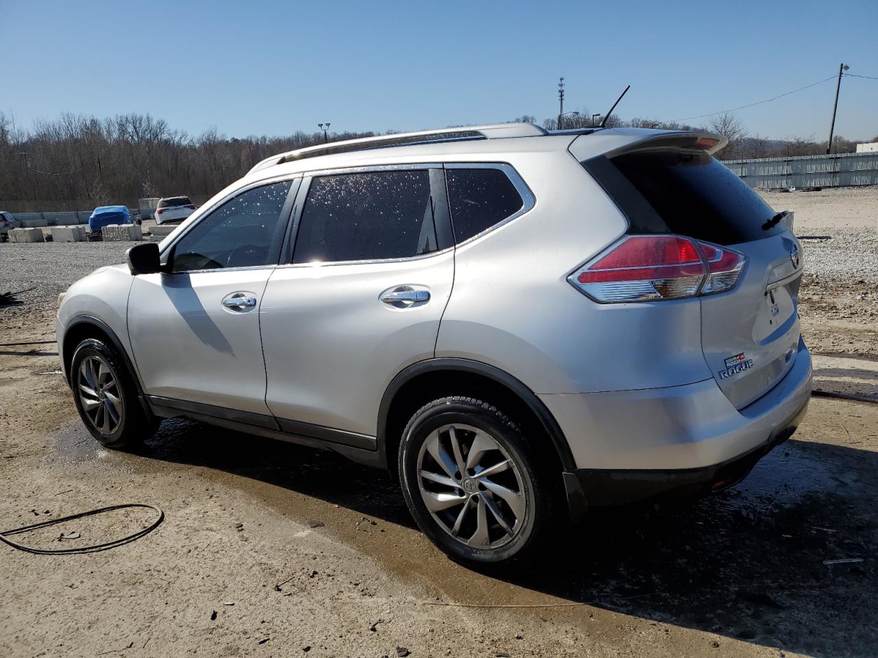 2015 Nissan Rogue - Image 2
