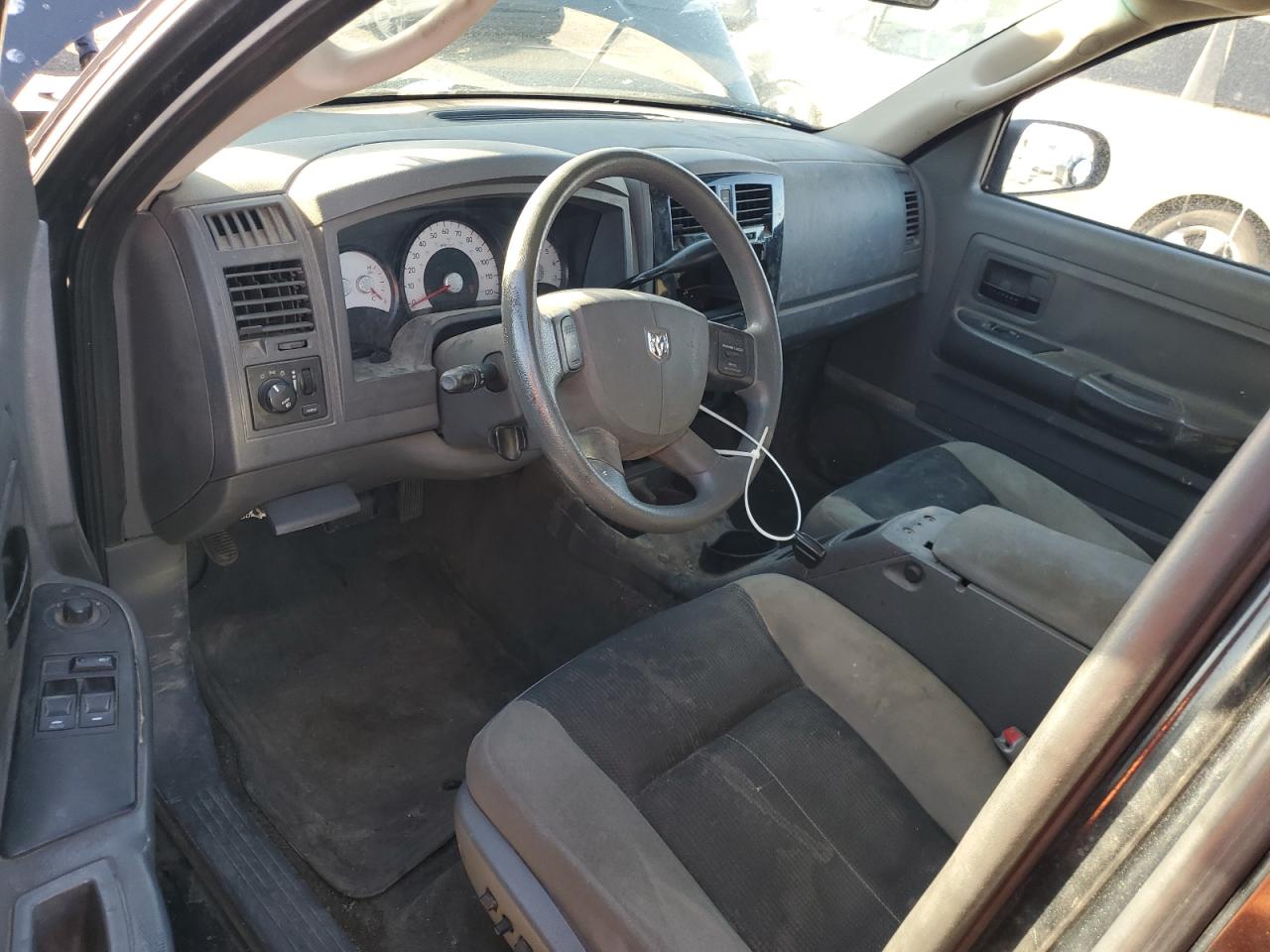 2006 Dodge Dakota - Image 8