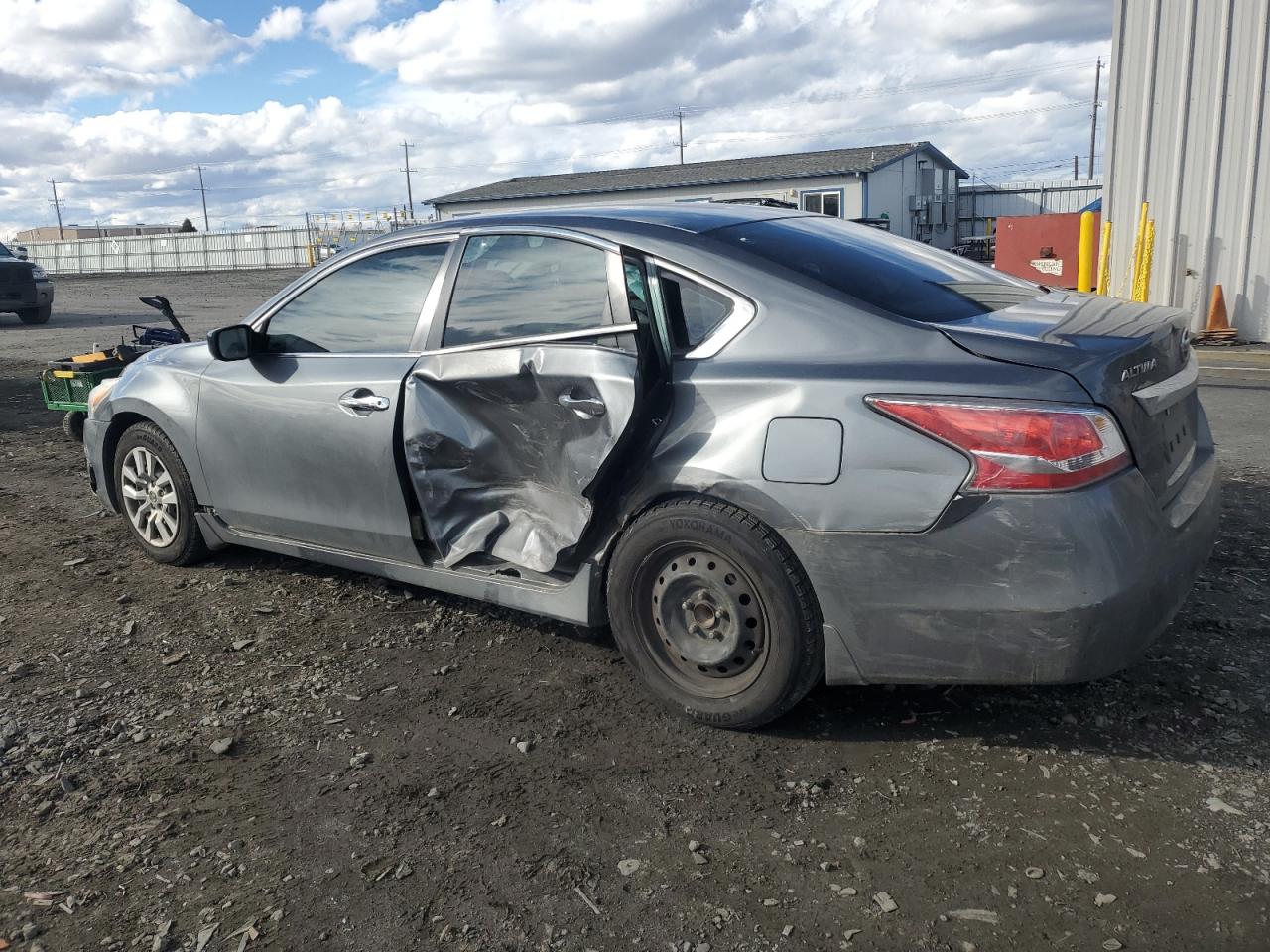 2015 Nissan Altima - Image 2