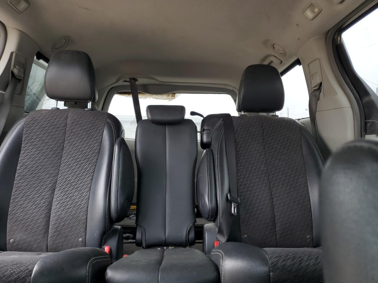 2012 Toyota Sienna - Image 10