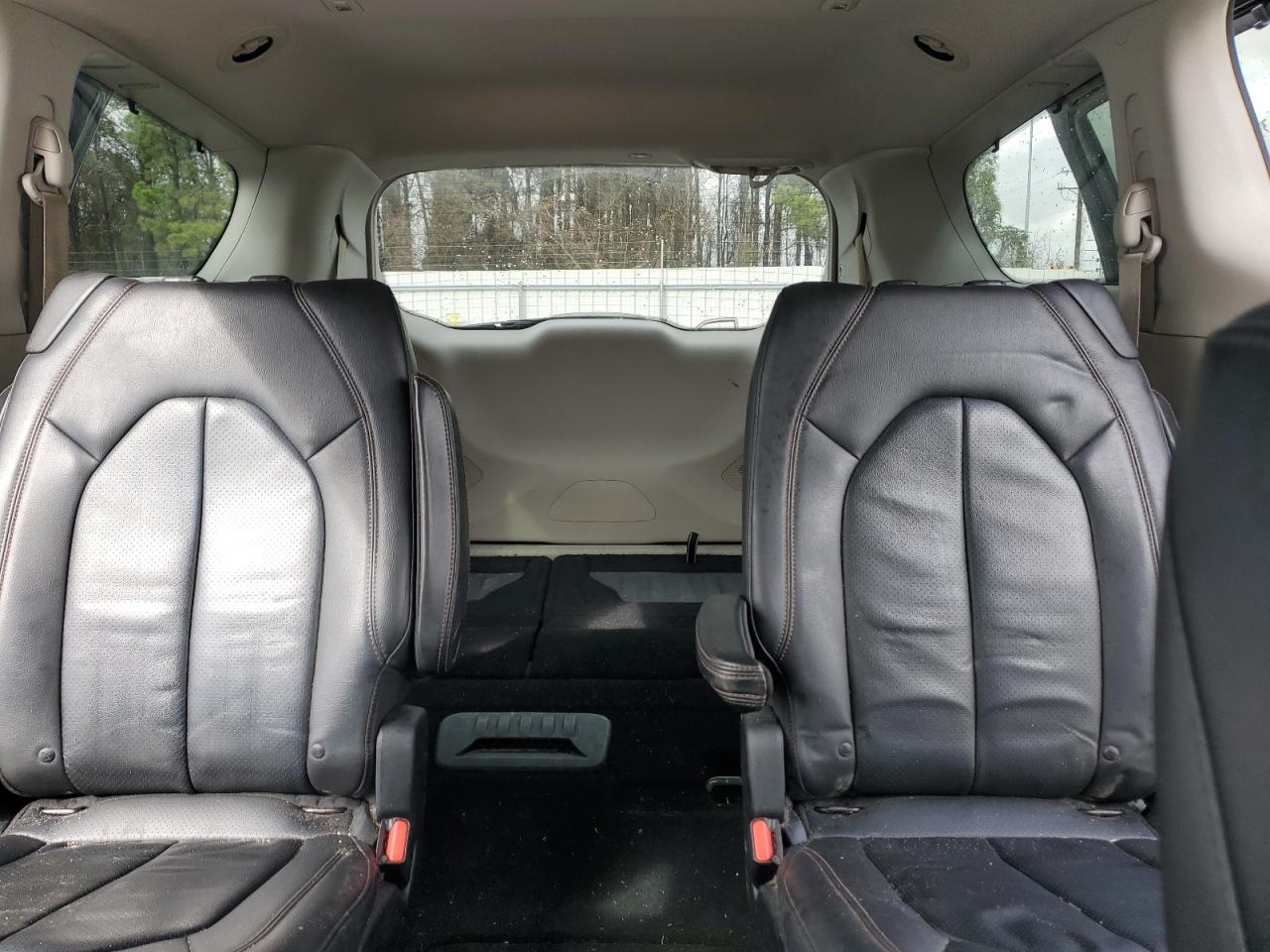2017 Chrysler Pacifica - Image 10