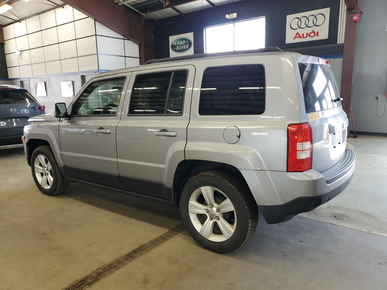 2015 Jeep Liberty (Patriot) - Image 2