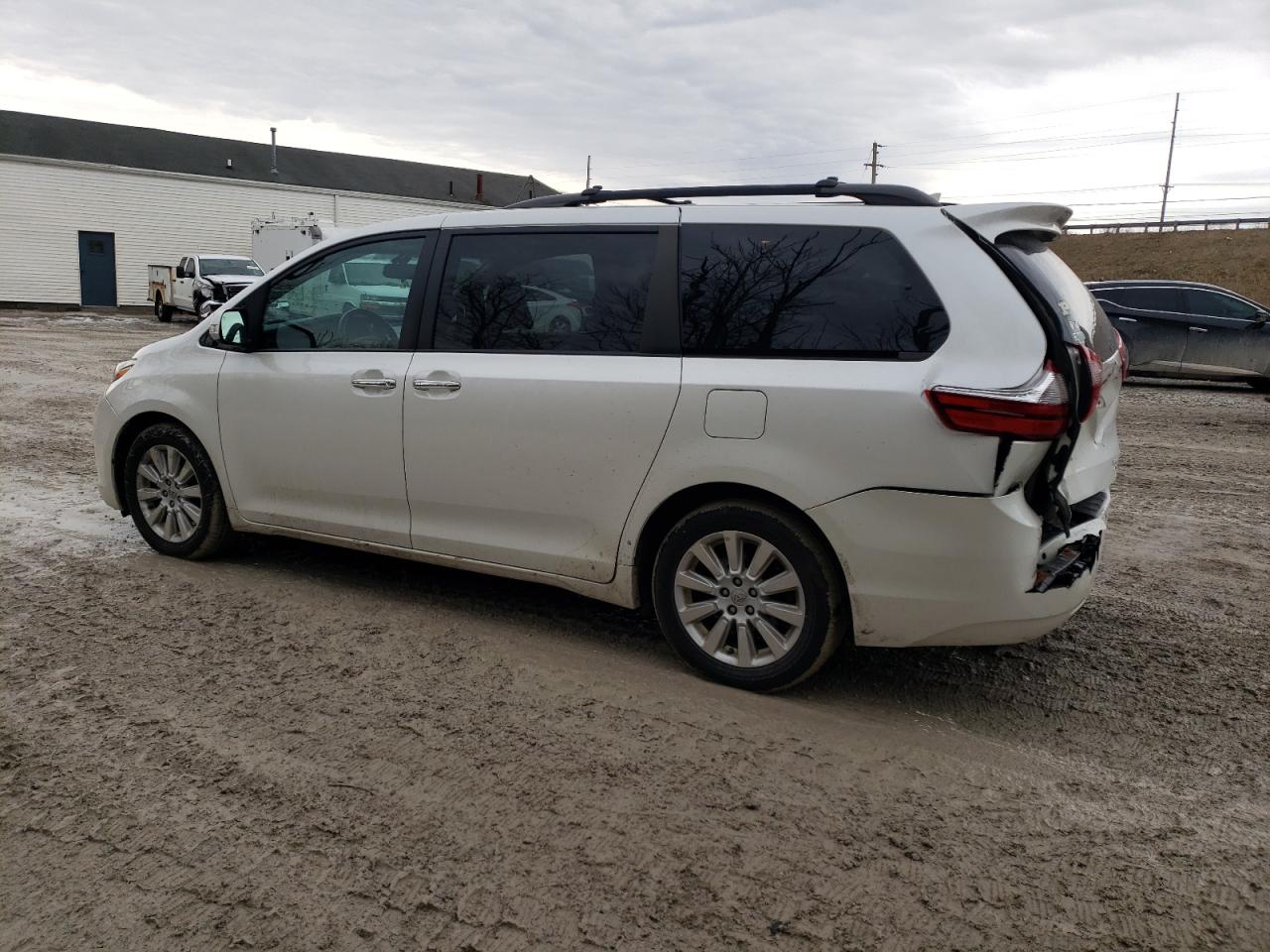 2015 Toyota Sienna - Image 2