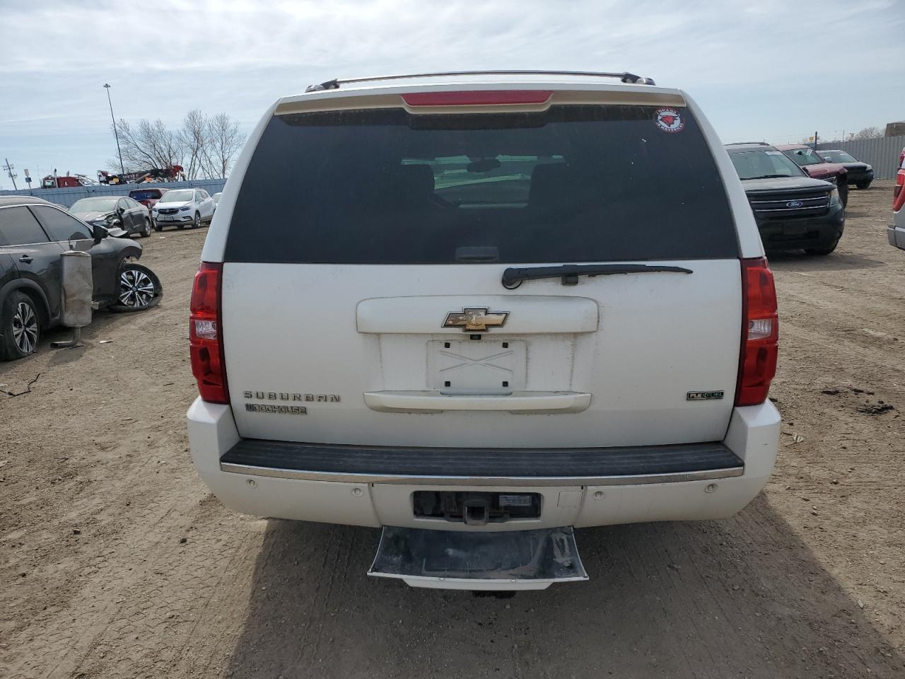 2010 Chevrolet Suburban - Image 6