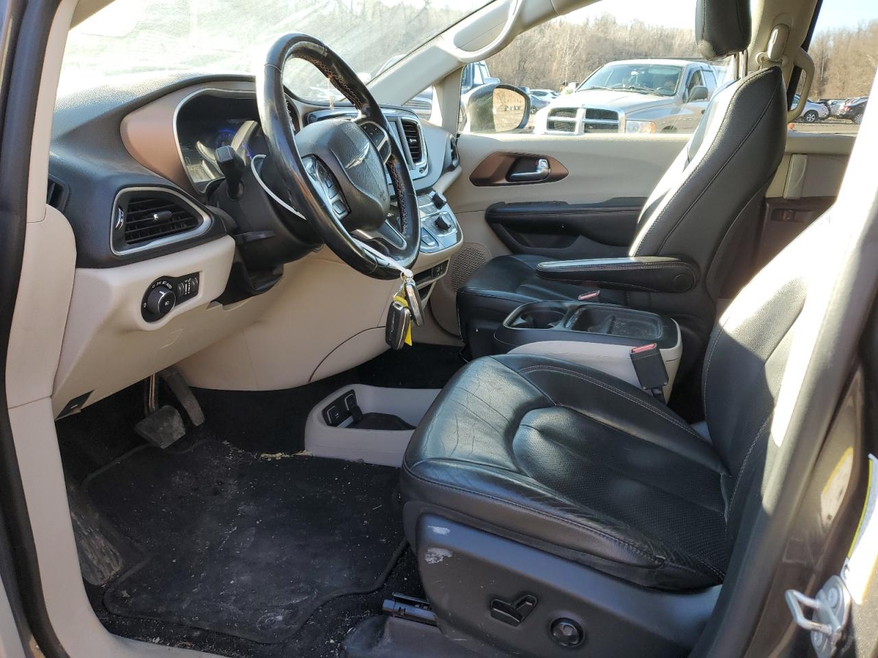 2019 Chrysler Pacifica - Image 7