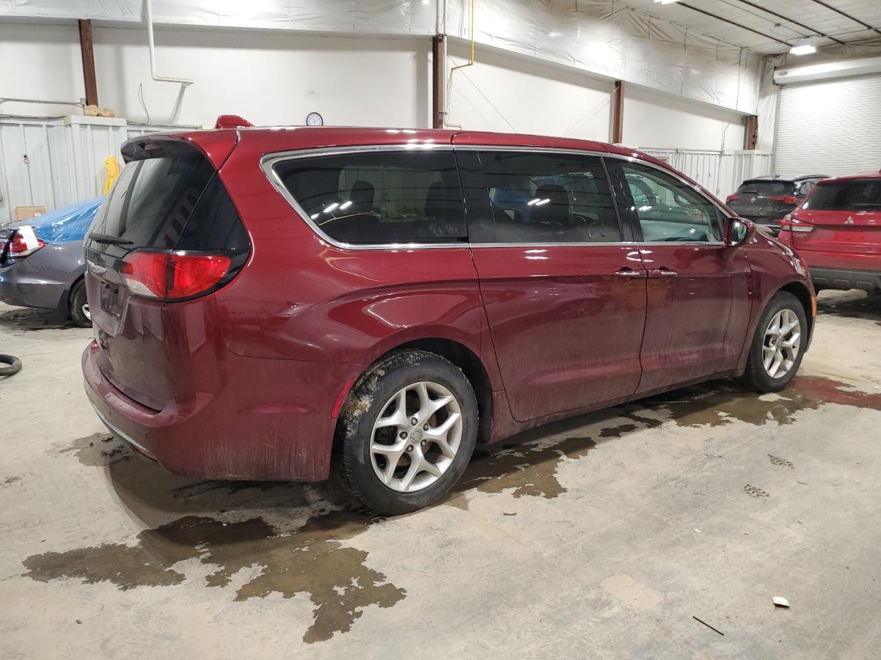 2018 Chrysler Pacifica - Image 3