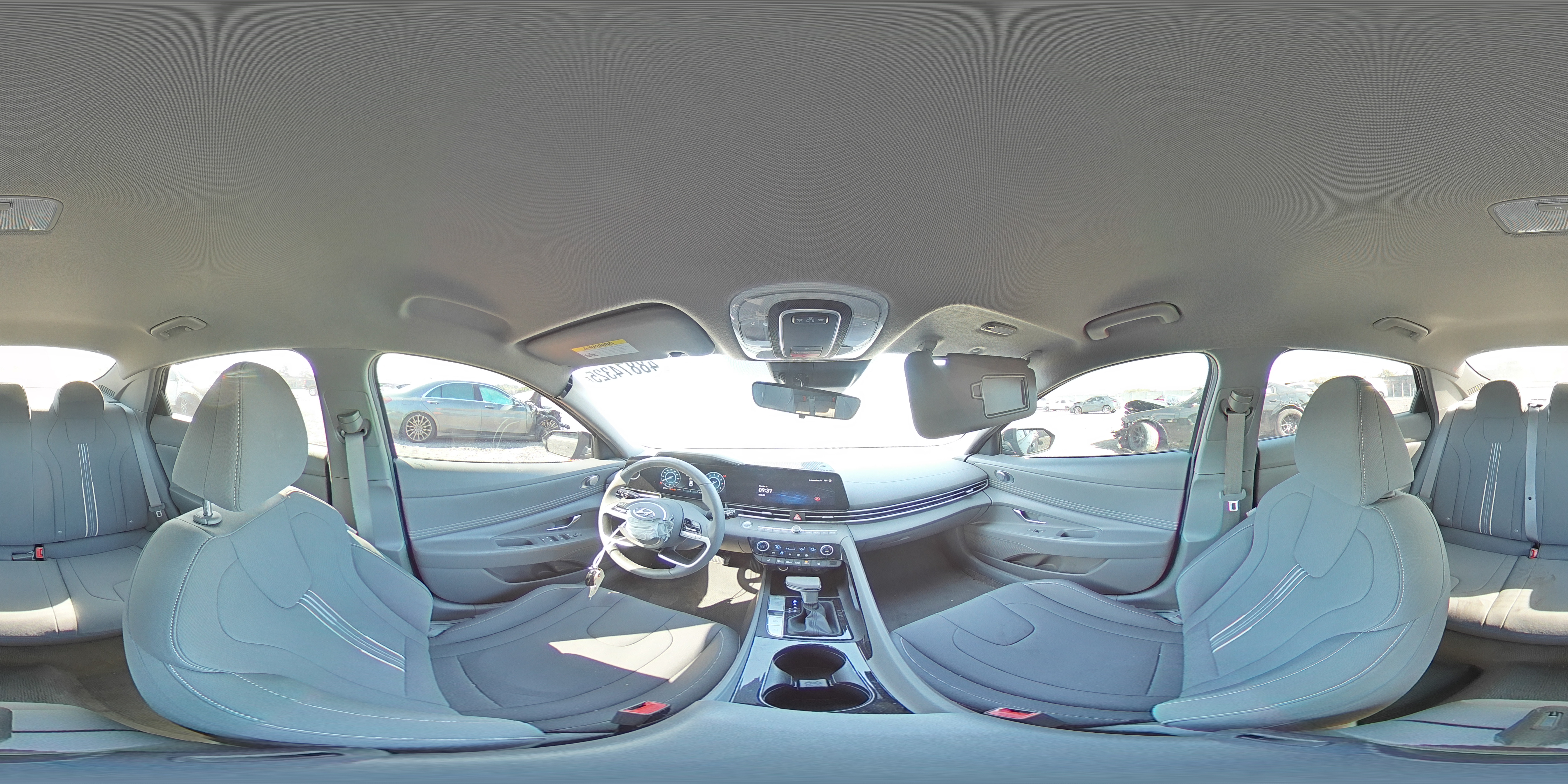 2023 Hyundai Elantra - Image 13
