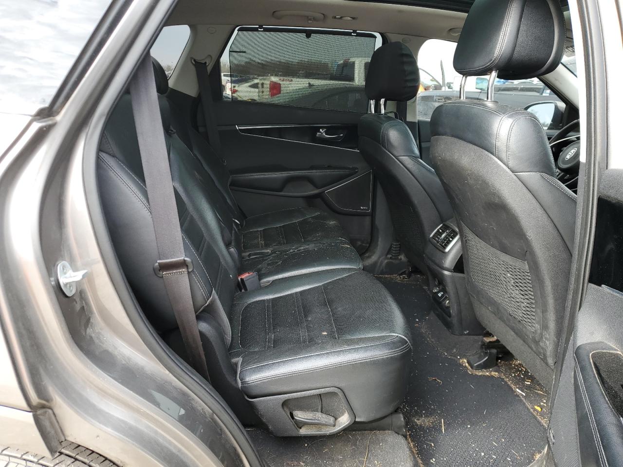 2016 Kia Sorento - Image 12
