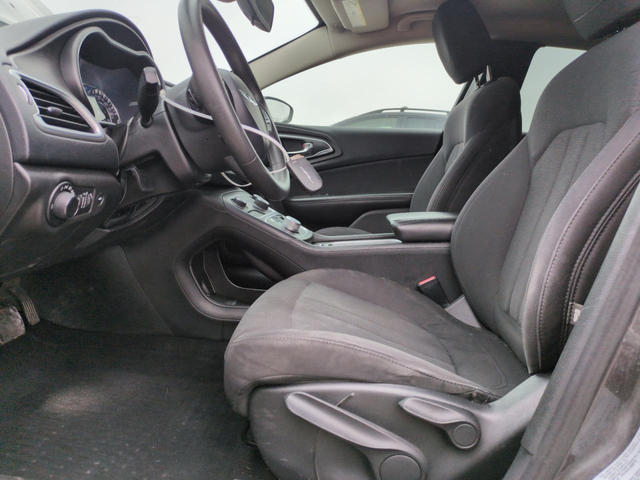 2015 Chrysler 200 - Image 7