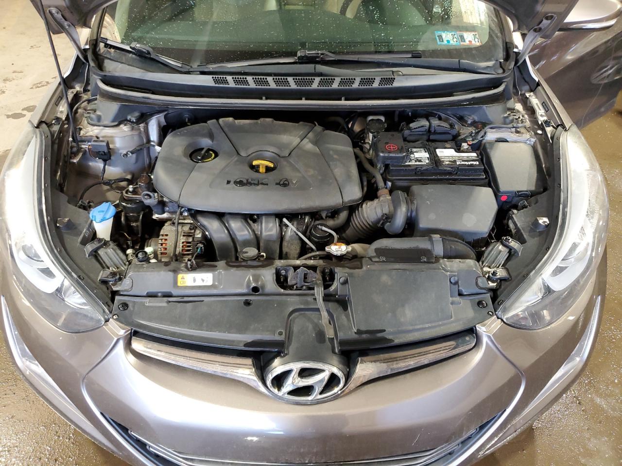 2014 Hyundai Elantra - Image 12